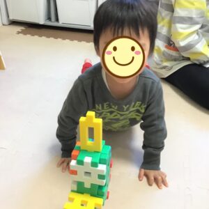 ブロックをつないで、大きなタワーの完成！