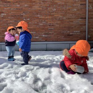 それぞれ自分の好きな雪遊びを楽しんでいました。