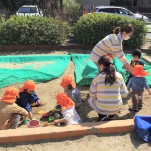 全クラス一緒に公園遊びを楽しみます。