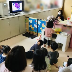 入園当初から卒園する間近までのお友だちの様子を記録したムービーのプレゼント。