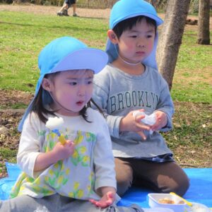 お外で食べるお弁当はとってもおいしい♡