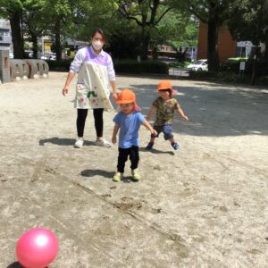 広い公園でのボール遊びもたのしい♪