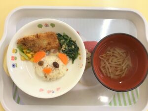 本日の給食はご飯がパンダさんに変身！かわいくておいしいパンダライスでした。