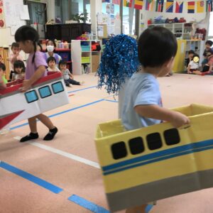 2歳児のぱんだぐみは、走るのが早く何度もレースをしました。