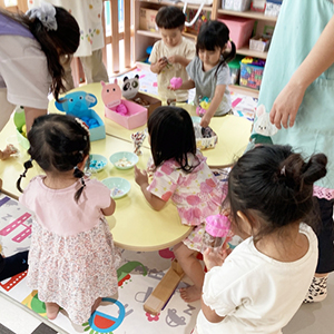 夏まつりを楽しむ子どもたち