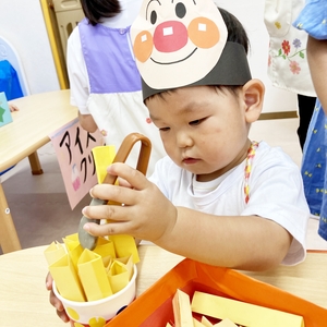 ポテト屋さんを楽しむ子ども