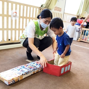 運動会競技「おべんとうバス」の様子