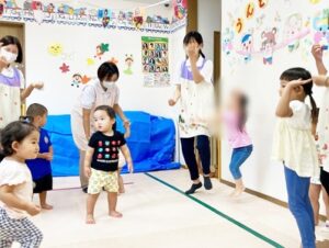 かけっこの準備をする子どもたち