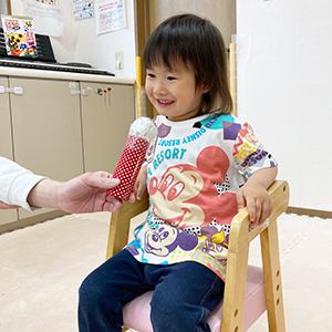 インタビューに答える誕生日の子ども