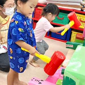 ワニワニパニックを楽しむ子どもたち