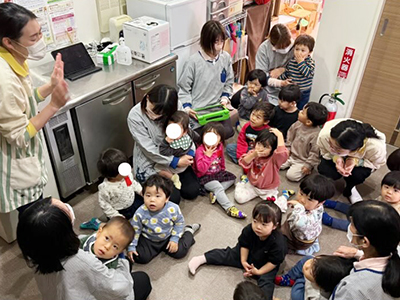 無事に避難をして点呼をする様子