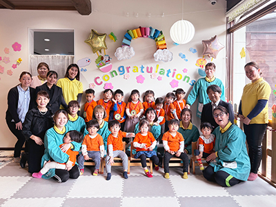 ほほえみキッズ園ココナッツお別れ会集合写真1