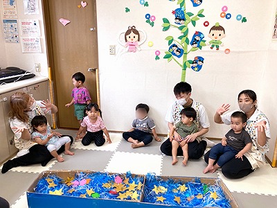 七夕の歌をうたう子どもたち