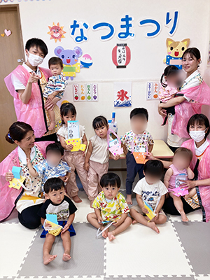 夏まつりのあとみんなで記念撮影