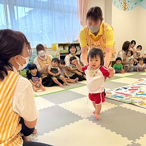0歳児クラスのかけっこの様子