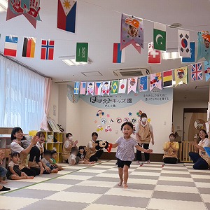 2歳児クラスのかけっこの様子