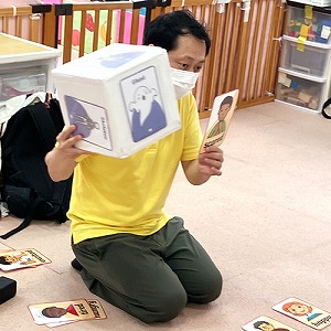 ほほえみキッズ園はしまの英語レッスンの様子