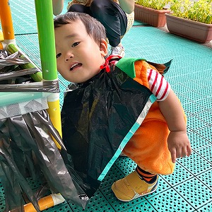 おばけを探す子ども